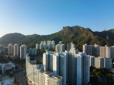 Hong Kong - 03 Aralık 2021: İHA Hong Kong yerleşim bölgesi üzerinde uçuyor