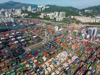 Hong Kong - 05 Aralık 2021: Hong Kong kargo terminalinin üst görüntüsü