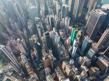 Wan Chai, Hong Kong - 10 Aralık 2021: Hong Kong şehrinin yukarıdan aşağı manzarası