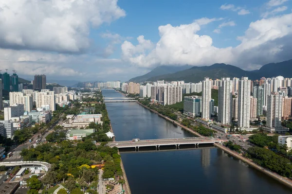 Sha Tin, Hong Kong - 09 Kasım 2021: Hong Kong yerleşim bölgesi manzarası