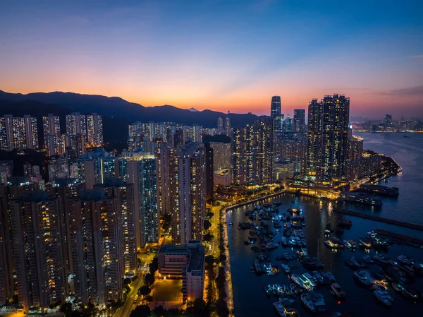 Dron Přeletěl Nad Západem Slunce Hong Kongu — Stock fotografie