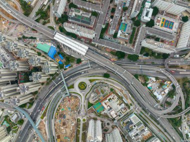 Hong Kong şehri ve trafik sisteminin yukarıdan aşağı görüntüsü