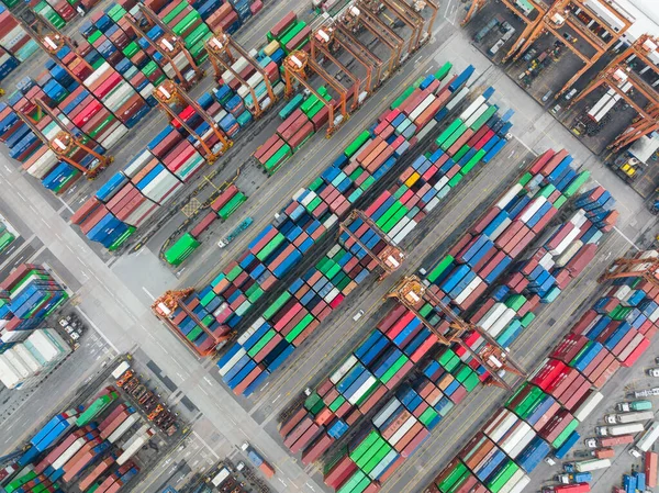 Kwai Chung, Hong Kong - 27 Ocak 2022: Hong Kong kargo terminalinin yukarıdan görünüşü