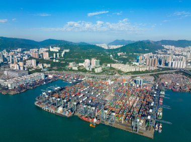 Hong Kong - 05 Aralık 2021: Hong Kong kargo terminalinin üst görüntüsü