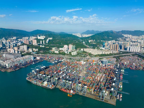 Hong Kong - 05 Aralık 2021: Hong Kong kargo terminalinin üst görüntüsü