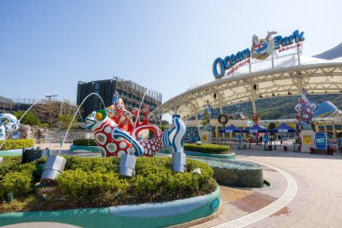 Hong Kong - 09 Aralık 2021: Ocean Park Hong Kong Lunaparkı