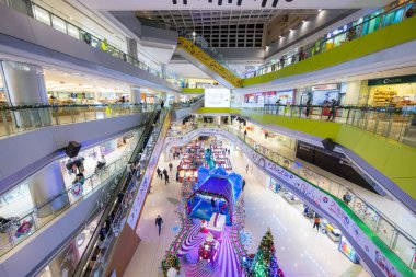 Yau Tong, Hong Kong - 07 Aralık 2021: Hong Kong 'da alışveriş merkezi