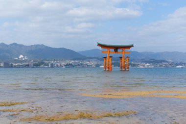 Itsukushima türbesi Japonya miyajima torii kapısı
