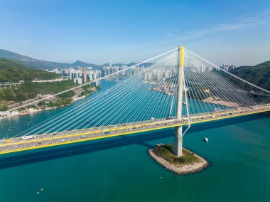 Hong Kong - 27 Kasım 2021: Hong Kong 'daki Ting Kau köprüsünün üst manzarası