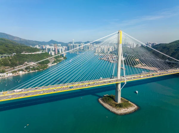 Hong Kong - 27 Kasım 2021: Hong Kong 'daki Ting Kau köprüsünün üst manzarası
