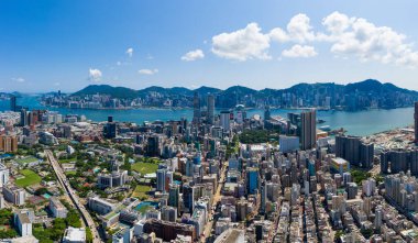 Hong Kong - 10 Eylül 2019: Kowloon tarafındaki Hong Kong şehrinin havadan görüntüsü