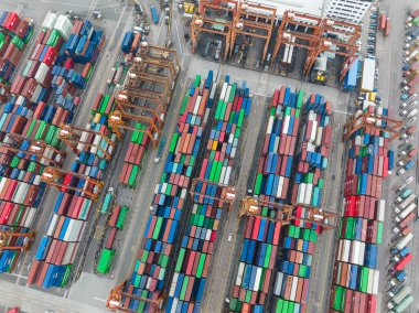 Kwai Chung, Hong Kong - 27 Ocak 2022: Hong Kong kargo terminalinin yukarıdan görünüşü