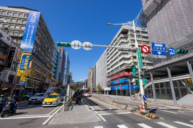 Taipei, Tayvan - 24 Mart 2022: Tayvan 'da Songshan İlçe Caddesi
