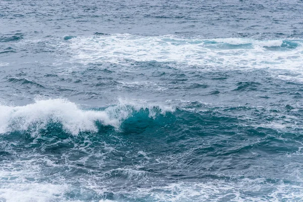 Велика Морська Хвиля Над Гавані — стокове фото