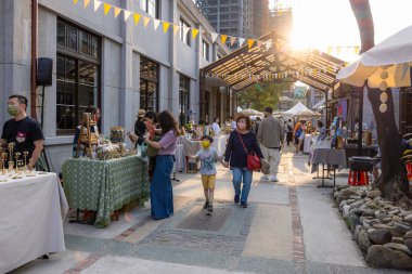 Taipei, Tayvan - 24 Mart 2022: Nangang 'da el işi ürünleri sokak pazarı