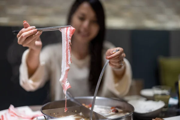 Woman Eat Hot Pot Restaurant — Foto Stock