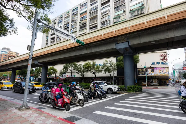 Taipei, Tayvan - 13 Mart 2022: Taipei şehir sokağı
