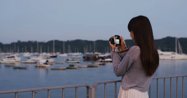 Fényképezőgépet Használ Fotózáshoz — Stock Fotó