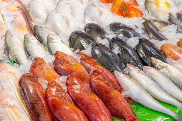 Fisch Verkauft Auf Dem Feuchten Markt — Stockfoto