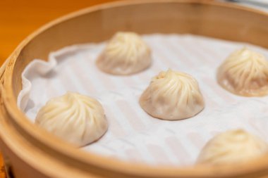 Restoranda Çin usulü çorba ekmeği.