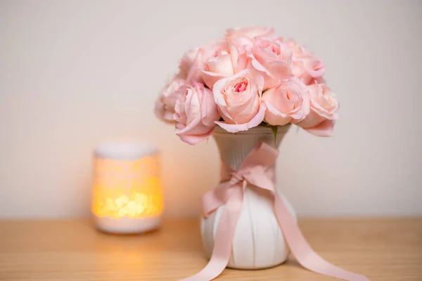 ピンク色の花瓶に — ストック写真