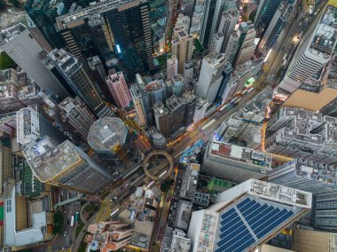 Causeway Körfezi, Hong Kong - 30 Ocak 2022: Hong Kong iş bölgesinin tepeden aşağı manzarası