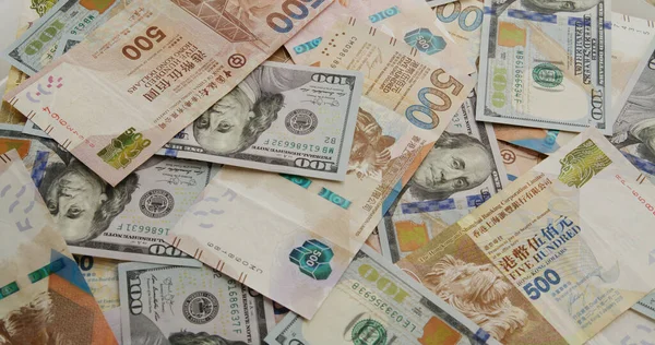 Yığınla farklı para banknotu