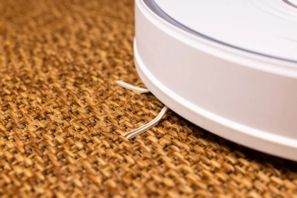 Vacuum Robot Straw Carpet — Stock Photo, Image