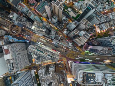Hong Kong - 04 Kasım 2021: Akşamları Hong Kong 'un en yoğun şehri