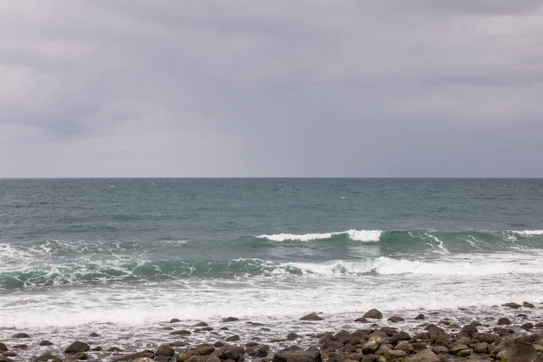 海の波と悪天候 — ストック写真