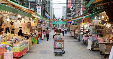 Taipei, Tayvan - 01 Nisan 2022: Taipei şehrinde Güneş Meydanı