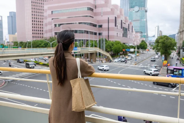 Woman Look City Taipei — Stock Photo, Image