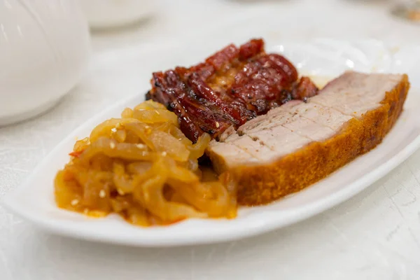 Hong Kong Style Cuisine Crispy Roasted Pork Belly Jellyfish — Stockfoto