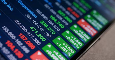 Tablet bilgisayar ekranında gösterilen borsa verileri