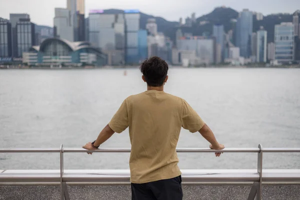 Man Look Victoria Harbor Hong Kong — Stock Photo, Image