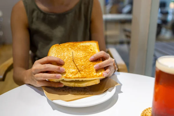 Woman Eat Roast Toast Restaurant — Stock Photo, Image