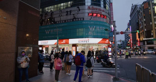 Taipei Taiwan March 2022 Taipei City Street People Cross Road — 图库照片