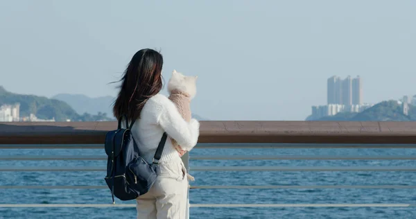 Woman Cuddle Her Pomeranian Dog Look Sea — Stockfoto