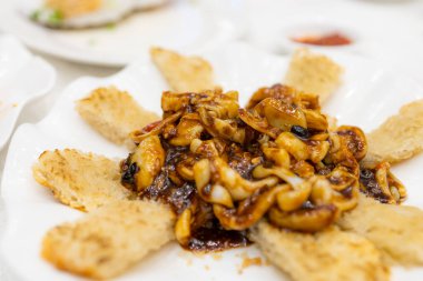 Restoranda kızartılmış jilet tabakları.