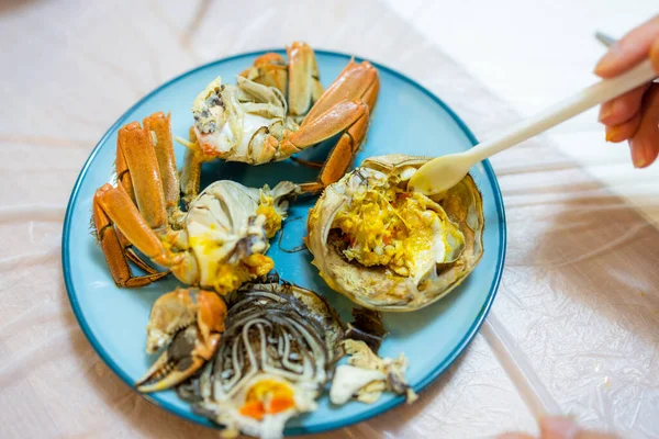 Eat Chinese Hairy Crab Home — Stock Photo, Image