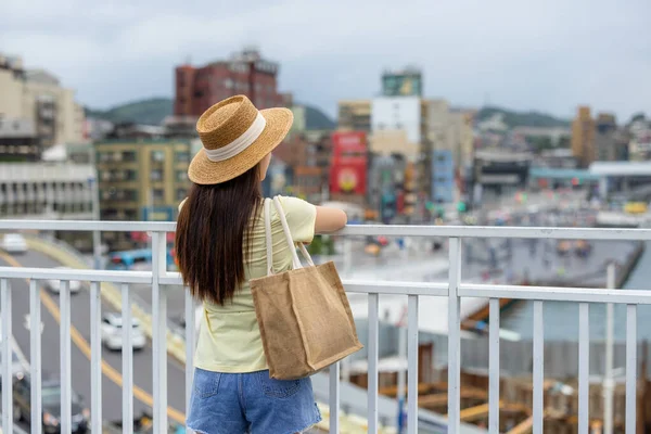 Woman Look City View Keelung Taiwan — Foto Stock