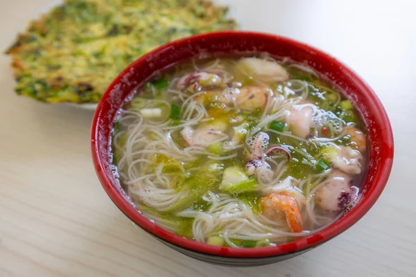 Seafood Rice Noodle Soup Bowl — Stockfoto