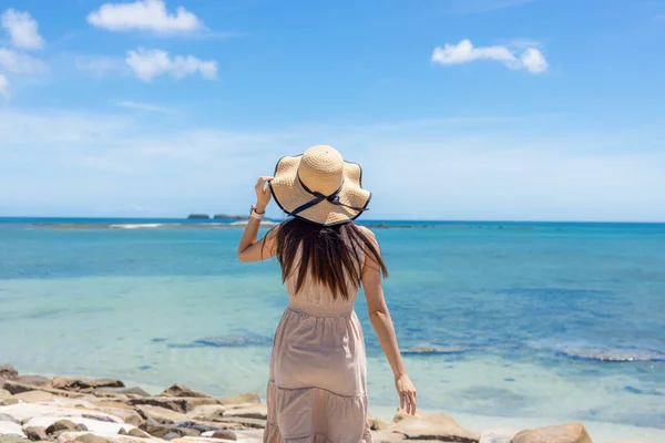 Woman Look Sea Summer Vacation — Stockfoto
