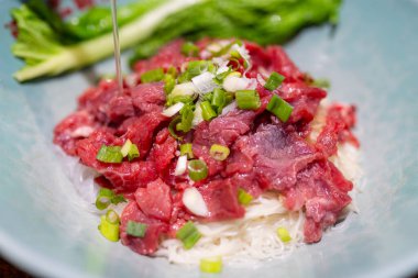 Tayvan 'ın Kinmen' inde çiğ sığır etli şehriye, ünlü mutfak.