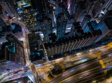 Sheung Wan, Hong Kong - 11 Ocak 2022: Geceleri Hong Kong şehrinin en iyi manzarası 