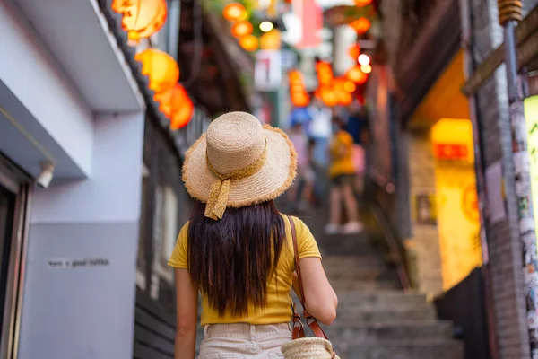 Travel Woman Visit Jiufen New Taipei Πόλη Της Ταϊβάν — Φωτογραφία Αρχείου