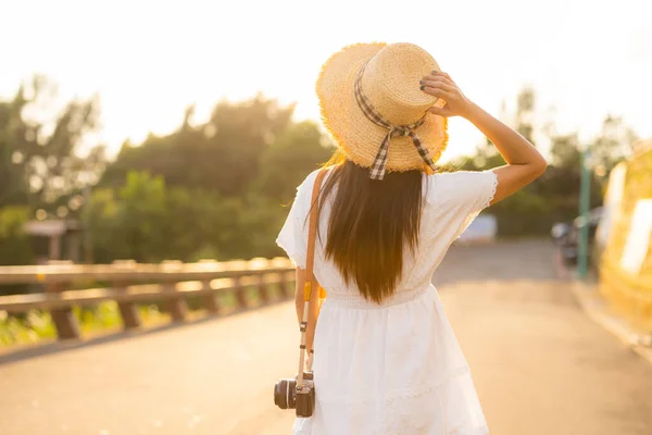 Travel Woman Look Scenery View Mountain Sunset — Foto Stock