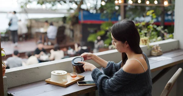 Woman Enjoy Her Tea Outdoor Coffee Shop — 스톡 사진