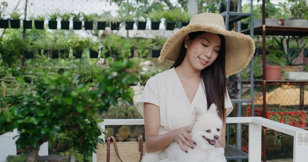 Woman Cuddle Her Dog Outdoor Flower Garden — Stockfoto