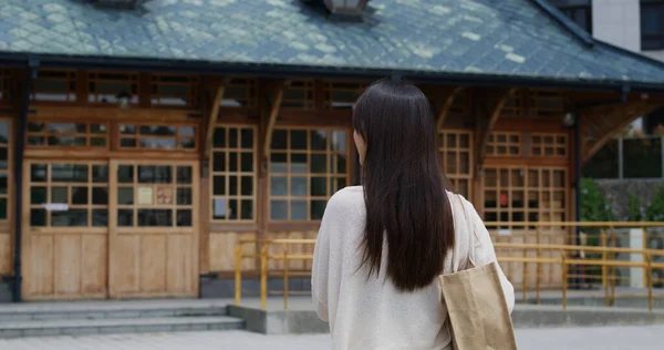 Travel Woman Look Wooden Building Xinbeitou Taiwan — Zdjęcie stockowe